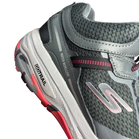 SOLD ❤️ Go Trail Water Repellent Gray and Red Trail Hiking Sneakers, Mens 7.5 - Picture 3 of 10